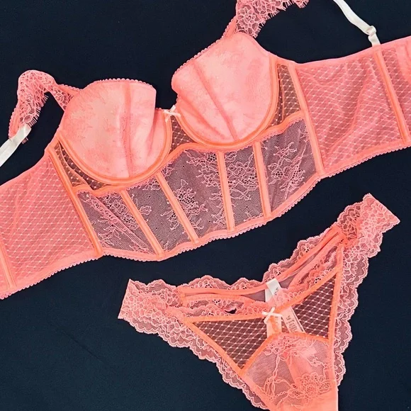 Victoria’s Secret NWT Dream Angels Peach Lace Longline and thong panty set